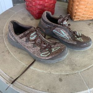 Brooks green silence women’s size 8 brown shoes